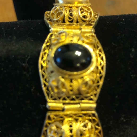 Vintage Gold and Onyx Bracelet - Picture 3 of 3